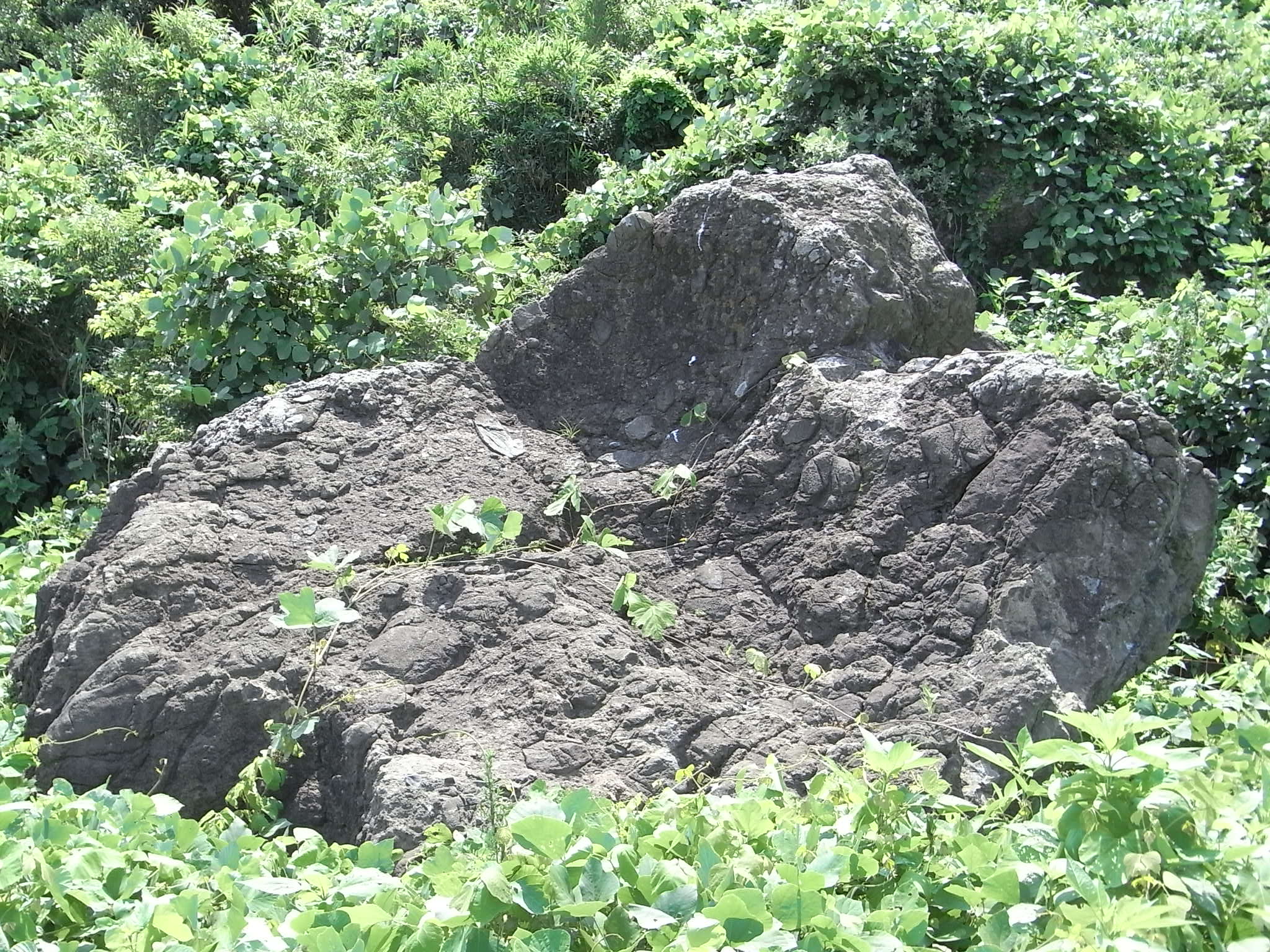 大谷海岸の水冷自破砕溶岩 | 岩美町観光協会 - 海・山・温泉をまるごと